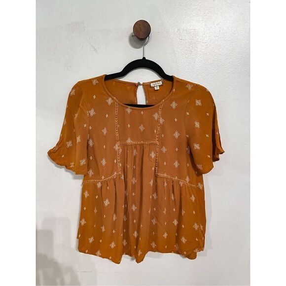 Eyeshadow Top  - Picture 8 of 9